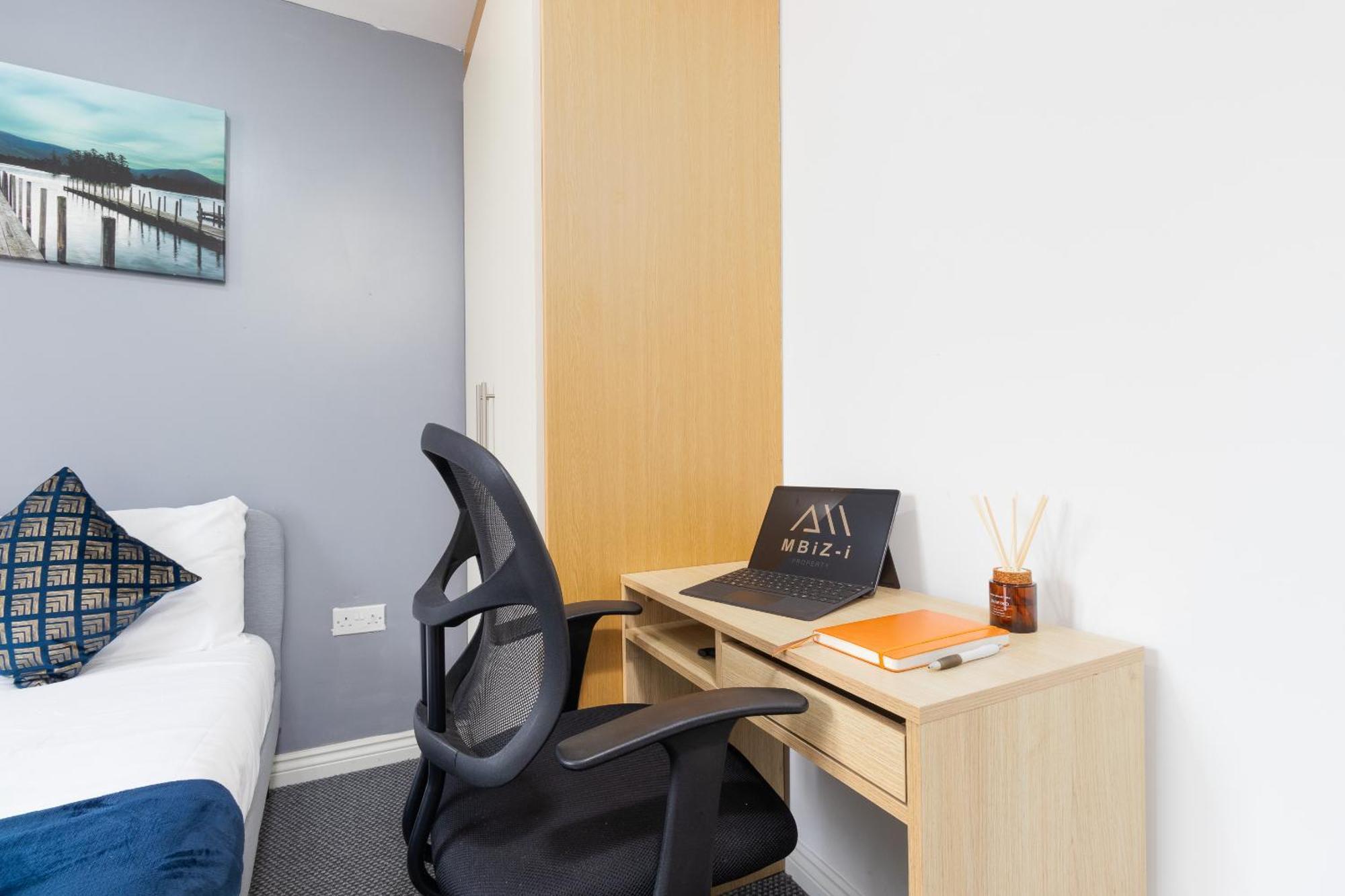 2-Br Executive En-Suite Apartment By Mbiz Coventry Bagian luar foto